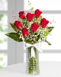Cam vazoda 7 adet kırmızı gül  Artvin çiçek , çiçekçi , çiçekçilik 